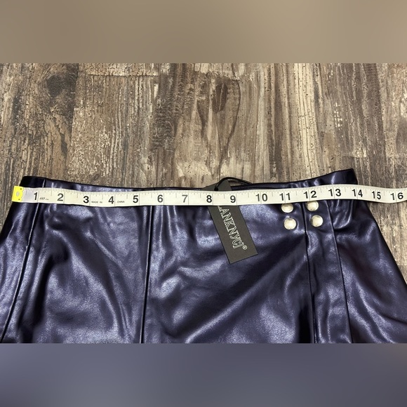 NWT Blank NYC Vegan Leather Wrap Mini Billboard Skirt Size 26 - Picture 5 of 8